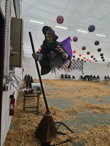 Salle décorée sur le thème d'Halloween
